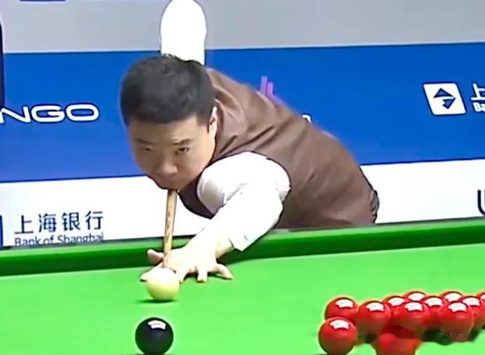 中国一哥饮恨上海滩！丁俊晖5-6惜败罗伯逊，无缘大师赛八强！

 
北京时间20