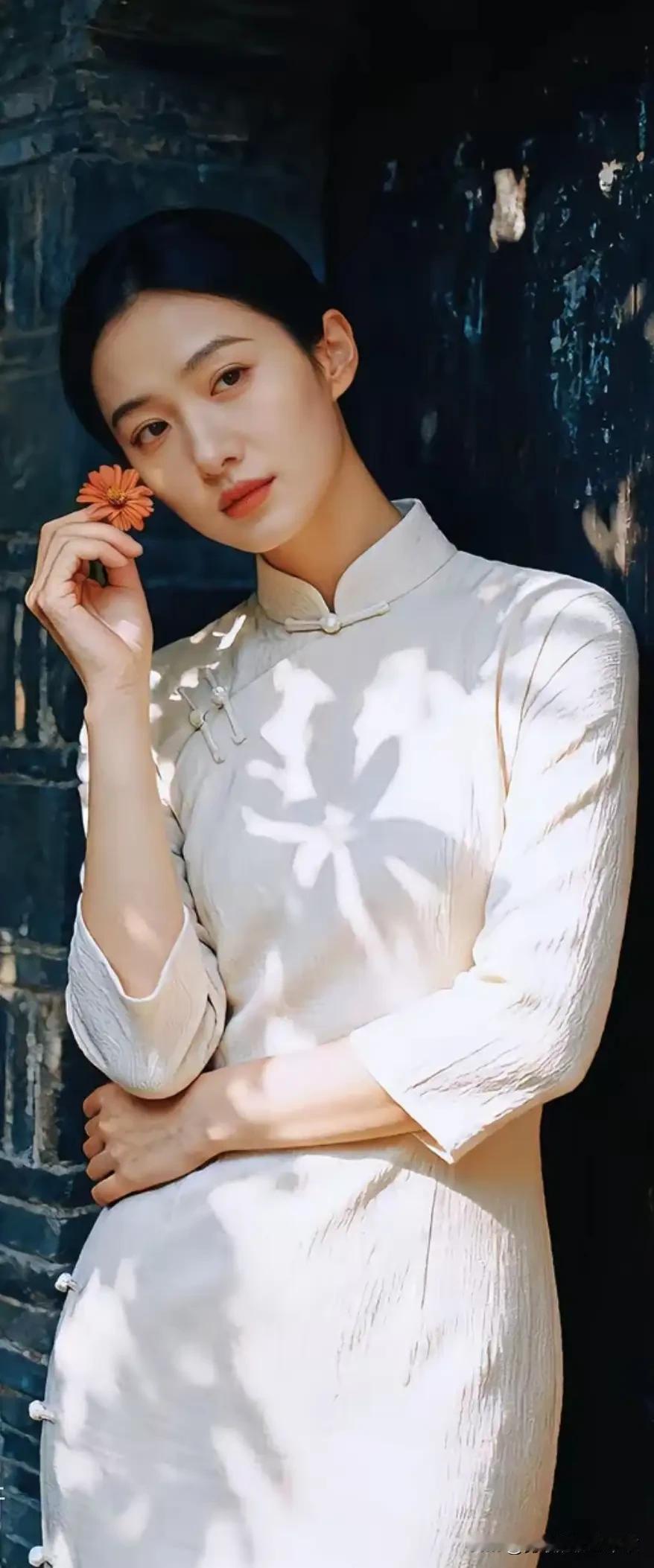 古朴素雅的服饰让人感觉很踏实，没有那么多的浮夸和张扬，同样让人看着舒服！淡雅穿搭