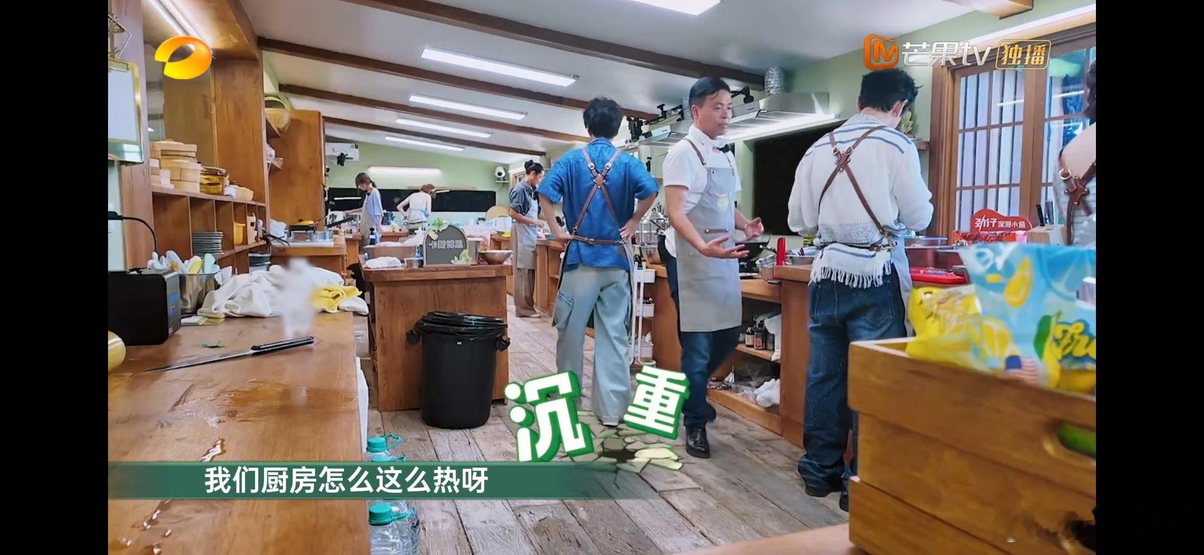 清迈湿热天中餐厅靠藿香祛暑中餐厅这季的滴丸解暑官挺忙  《中餐厅》厨房“热”搜预