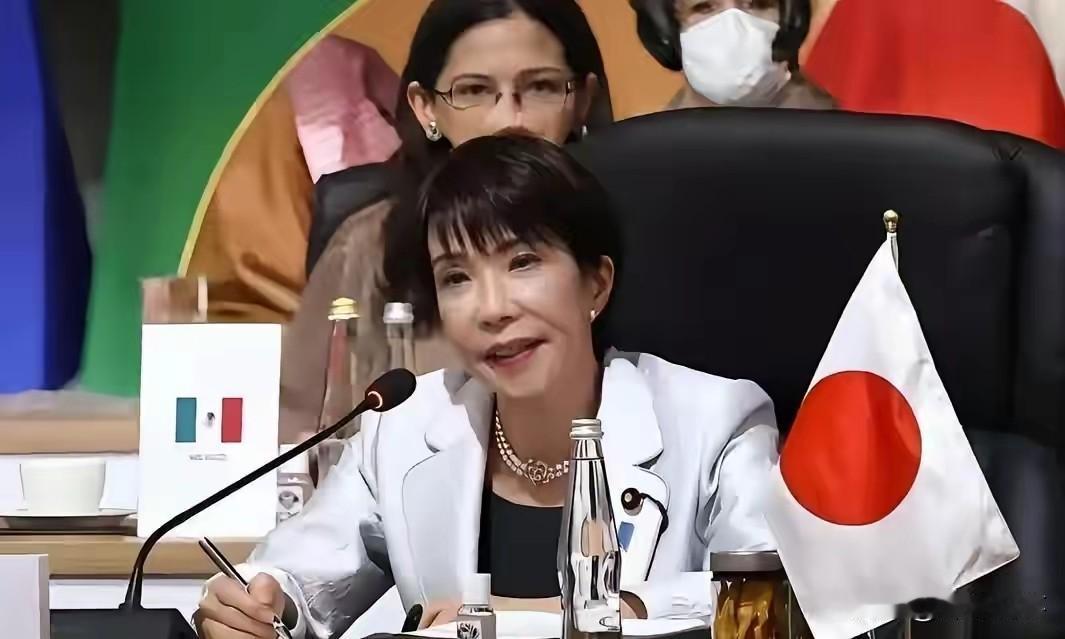 日本这回是真把饭碗当石头砸了！高市早苗这帮政客嘴上强硬，可日本经济对中国的依赖早
