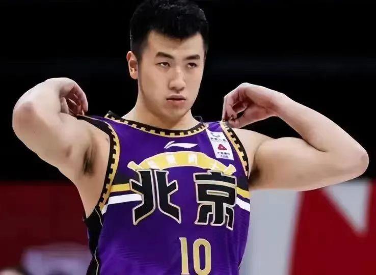 CBA本赛季常规赛10位犯规大王（总犯规前10名）：
1、山东高速男篮陶汉林，出