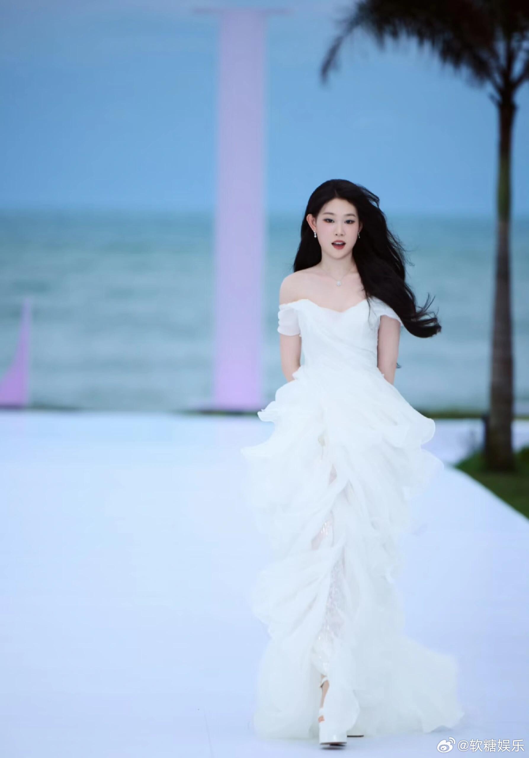 沈佳润给粉丝写的信看完信突然鼻子酸酸的，原来我们做的每一件小事她都记在心里 