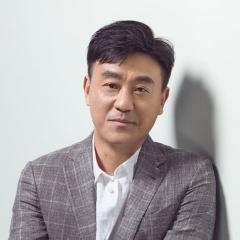 57岁的何冰，最近因为"零绯闻"上了热搜。不是因为新戏，是因为婚姻（据腾讯娱乐等