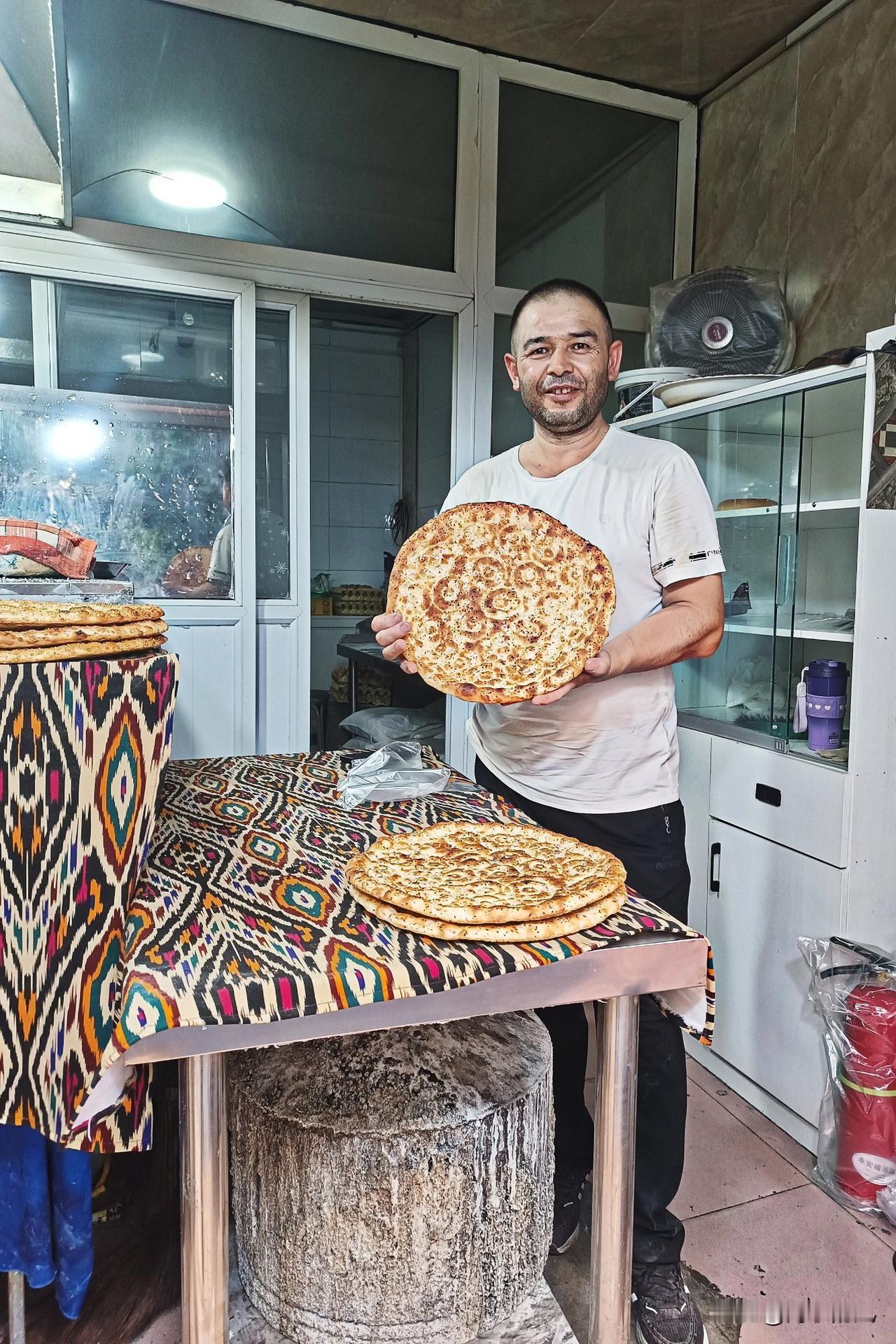 下面这些图片是在新疆克拉玛依、阿勒泰、贾登峪、伊犁喀拉峻等地拍摄的。有阿勒泰的帅