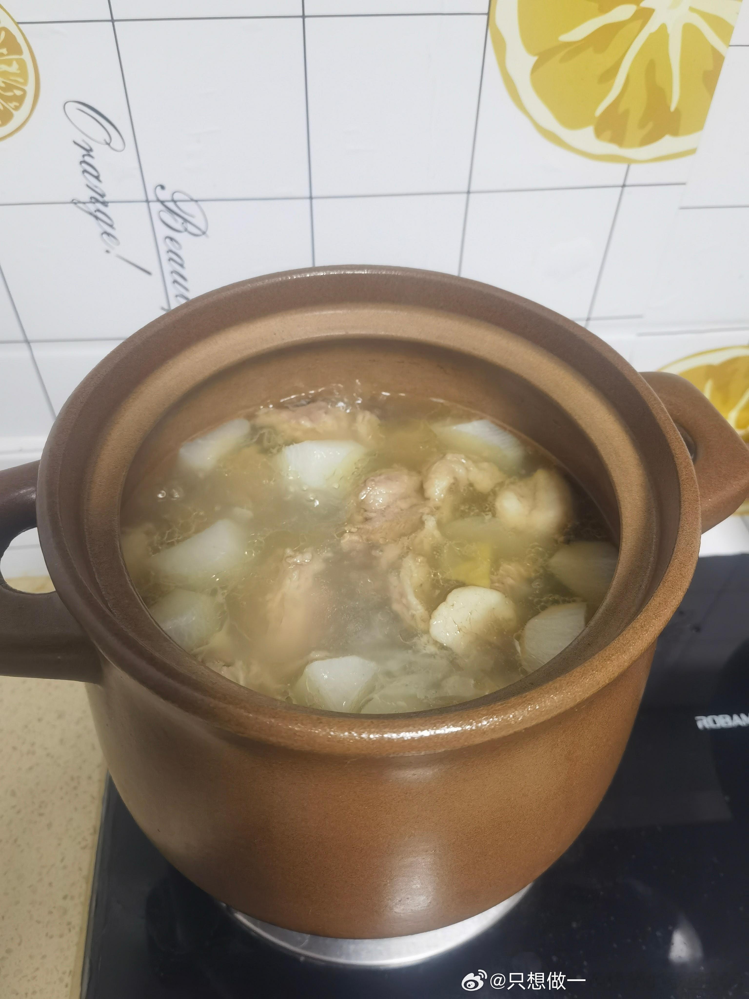 清炖牛肉牛排，蘸灵魂料汁，汤鲜肉美，推荐大家尝尝。第一次做，很成功，得到了俩闺女