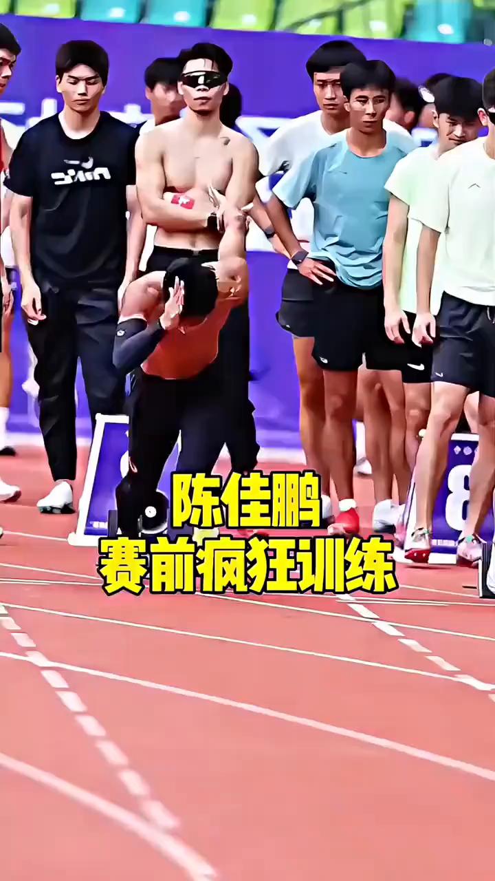 加油，第二棒，接着，先把速度冲起来，二三棒的交接，中国队现在处在第一位，中国队在