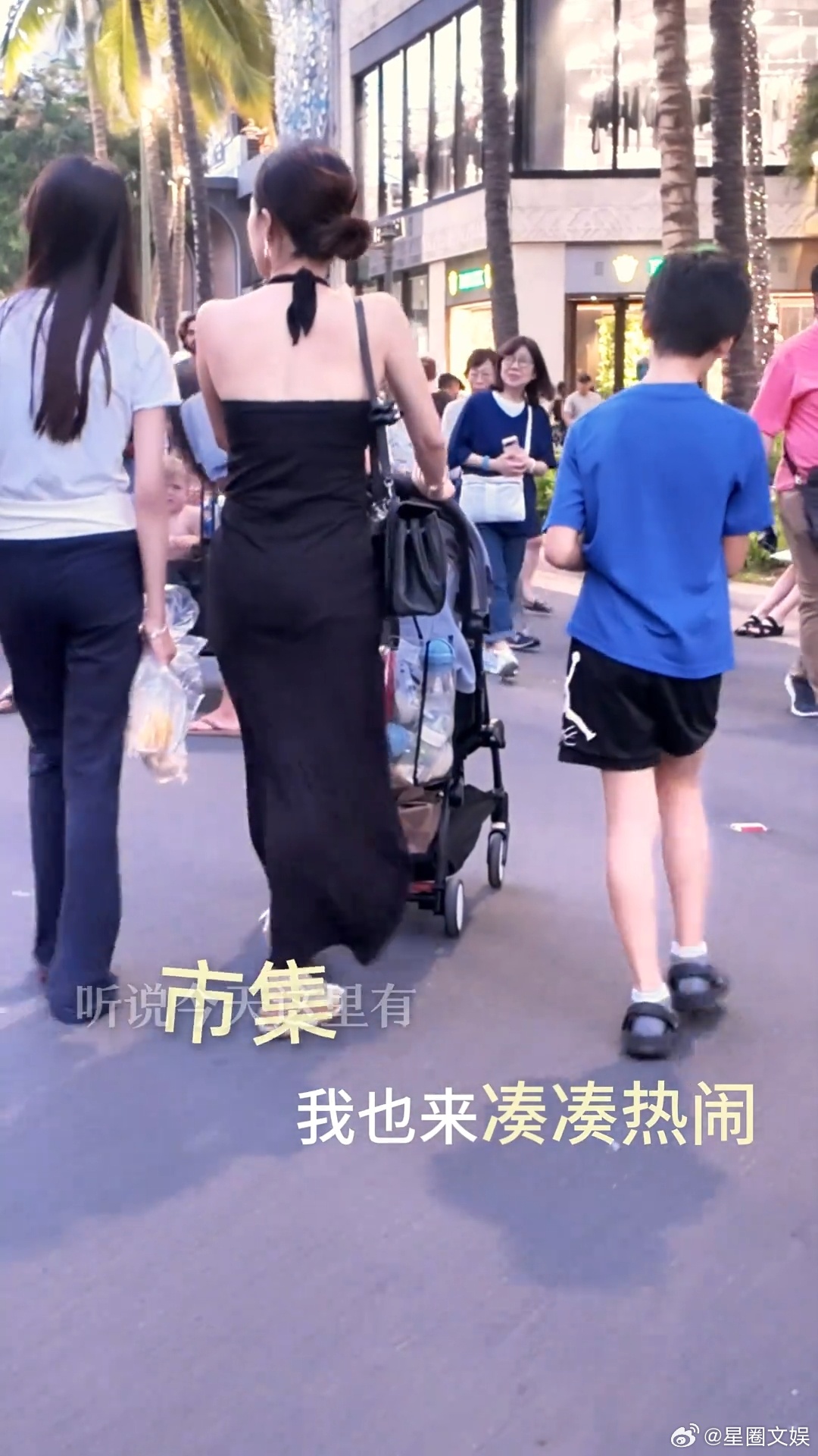 李念带三个孩子逛市集李念带孩子逛市集都三个孩子了[柯基] ​​​