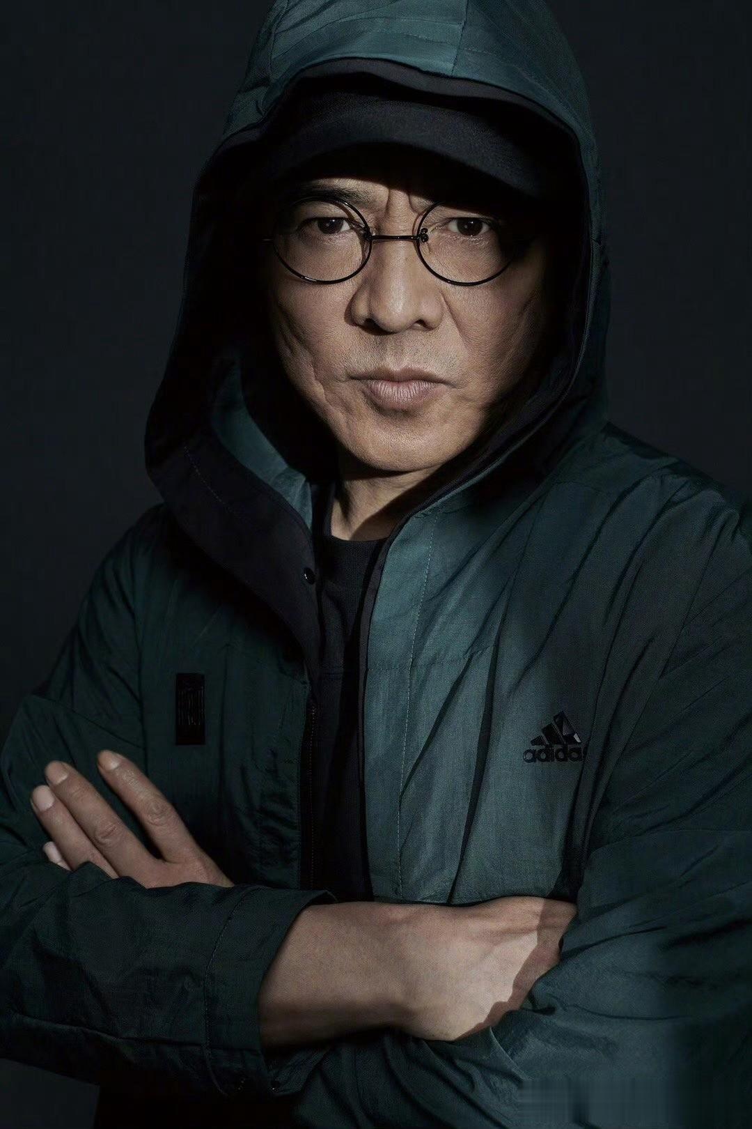 年轻时的李连杰，长得真是丰神俊朗，目若朗星，顾盼有情。不知为何，随年龄增长，却面