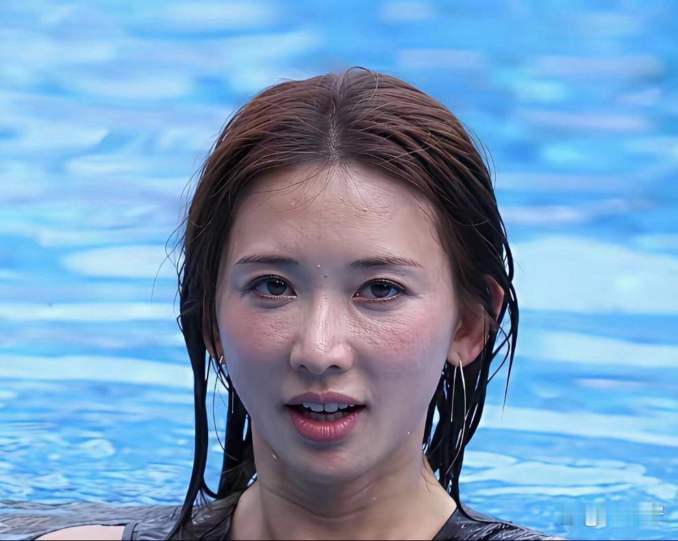 林志玲近期美照曝光，坦然展露岁月痕迹，眉眼细纹尽显温柔，优雅气质依旧不减。 