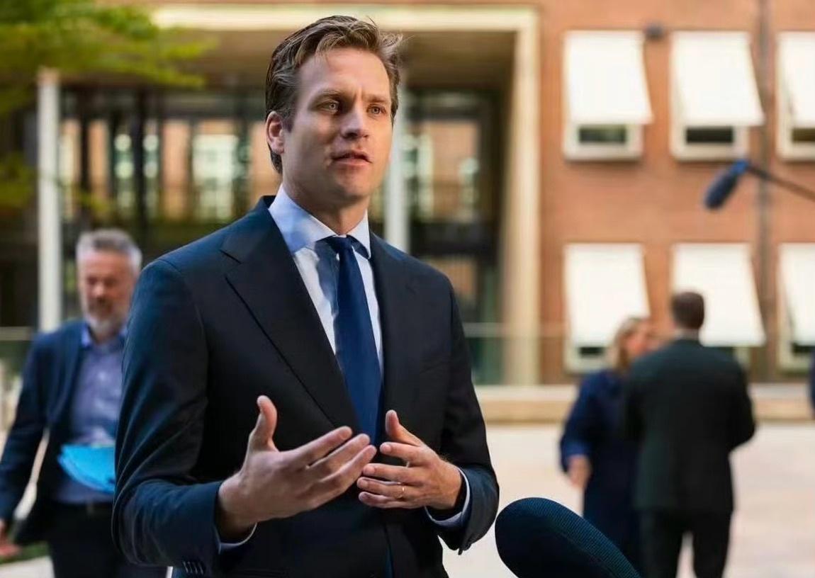 荷兰经济大臣卡雷曼斯当地时间11月13日表示，荷兰政府代表团将于“下周初”前往中