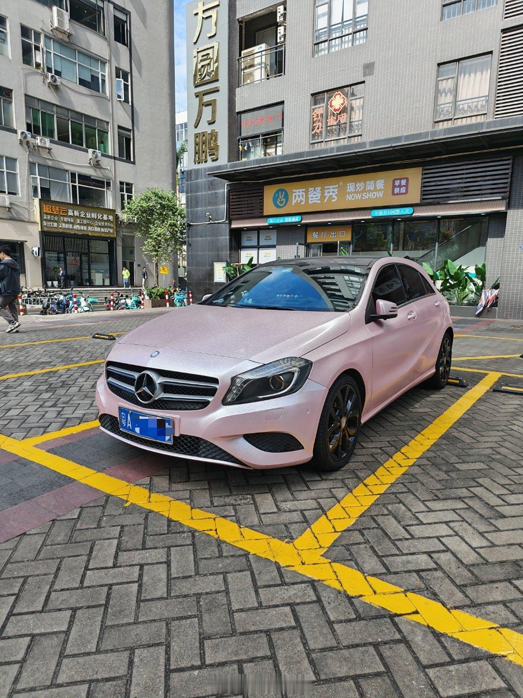 粉色车漆脏了，看着太难受