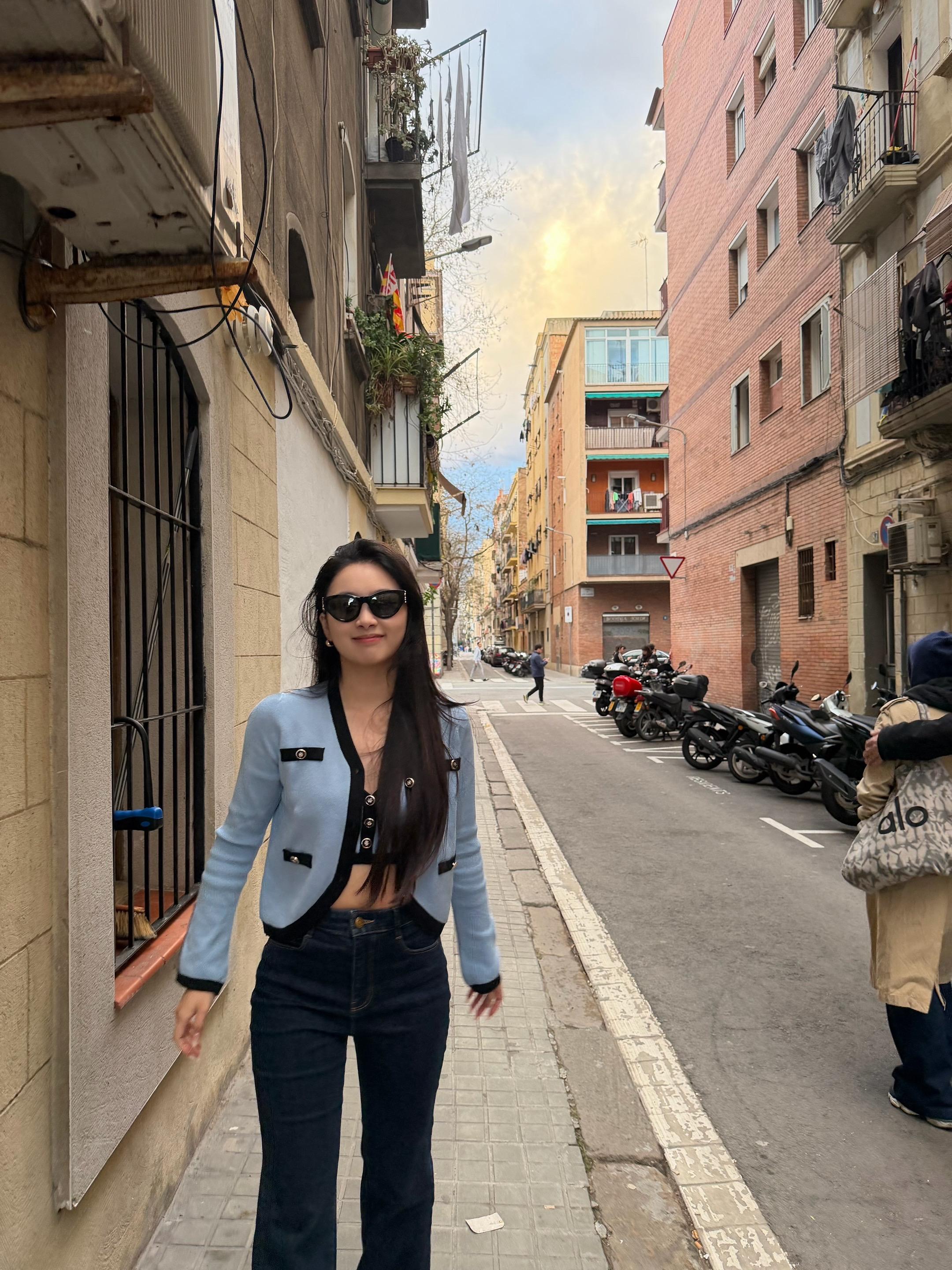 HOLA