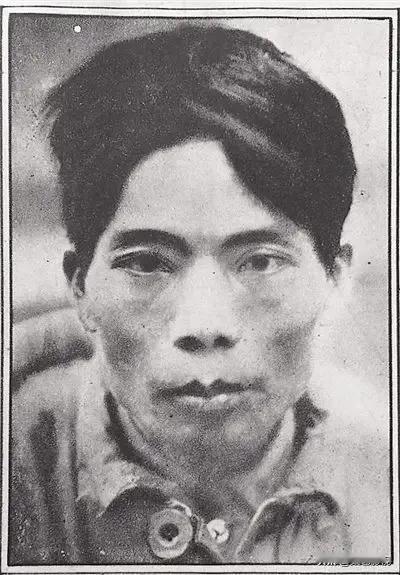 ​​​​1932年，琼崖红军独立师师长王文宇，率部苦战，身边仅剩唯一警卫员，就派