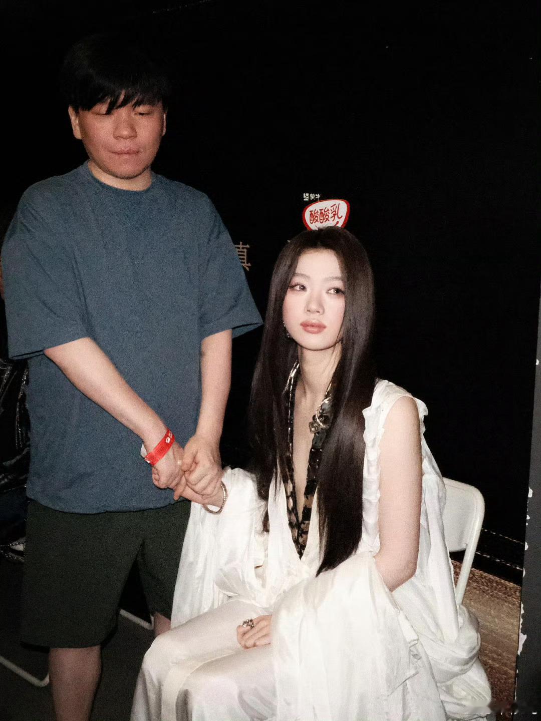 单依纯谈常石磊很爱她哈哈哈这是什么老父亲和女儿即视感 两个人合作不就是同频吗？那
