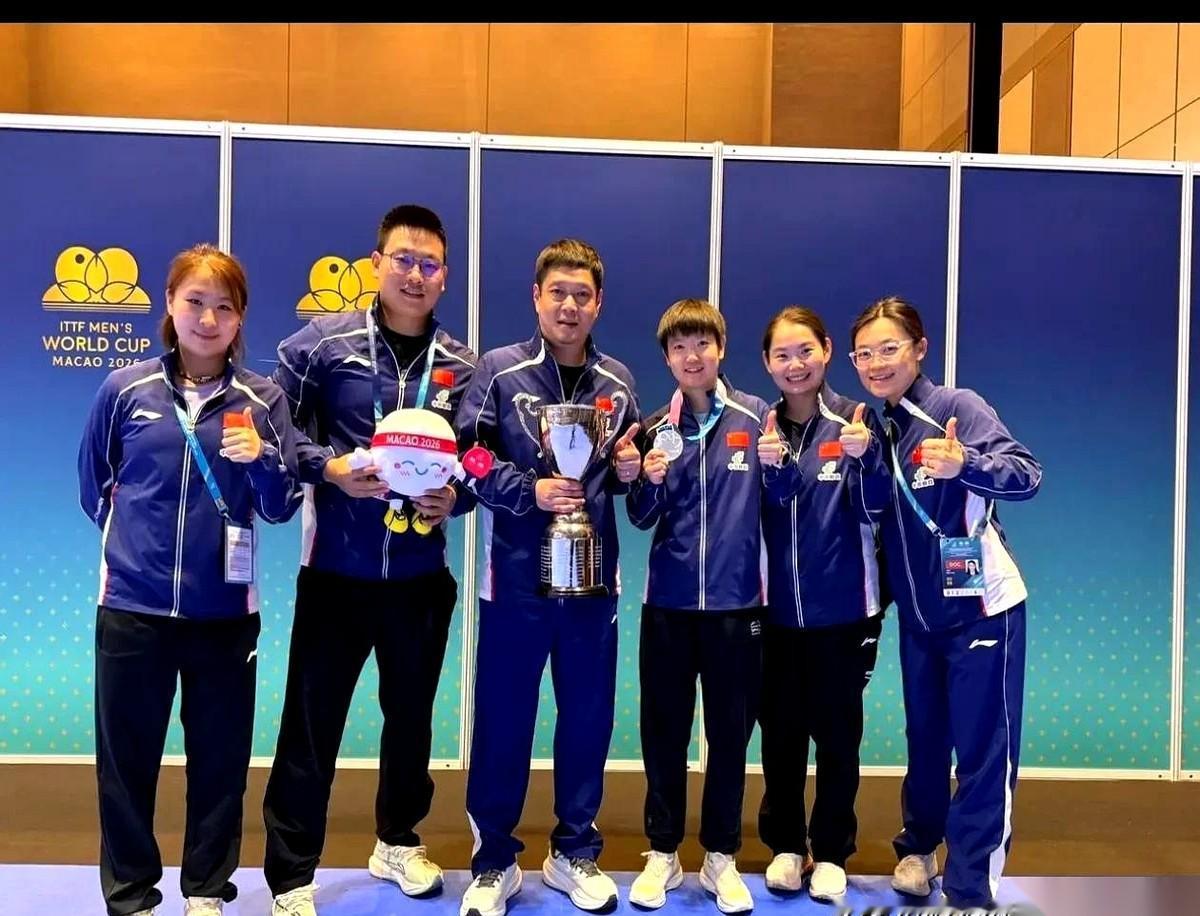 你以为他们是真在乎一场混双的亚军？
别傻了。
剧本早就写好了，就差一个由头，今天