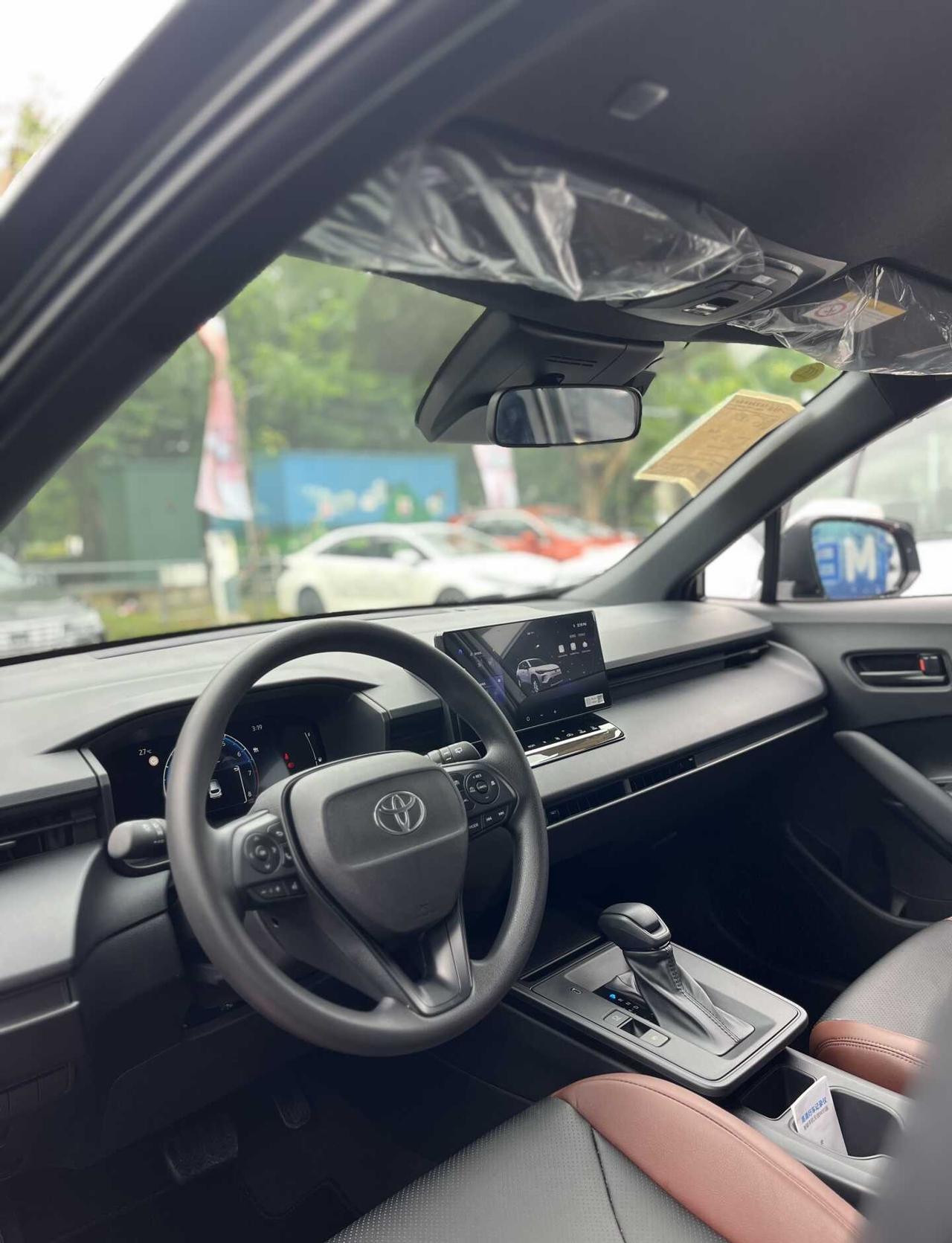 省油和快乐，你选哪个？
10万级的SUV闭眼入就对了
	
车身小巧，市区停车不怕