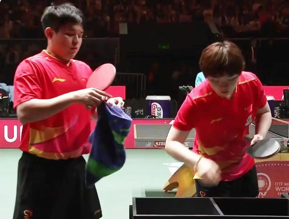 2025年12月1日晚，乒乓球成都混合团体世界杯继续进行，东道主中国队遇到埃及选