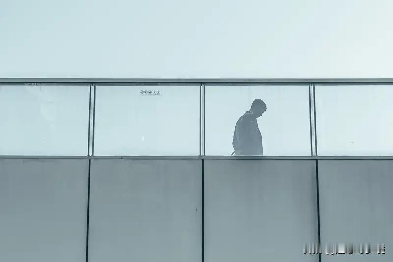 印度女演员活动中被多人包围猥亵 12月18日，印度女演员妮迪•阿格瓦尔在新片《R