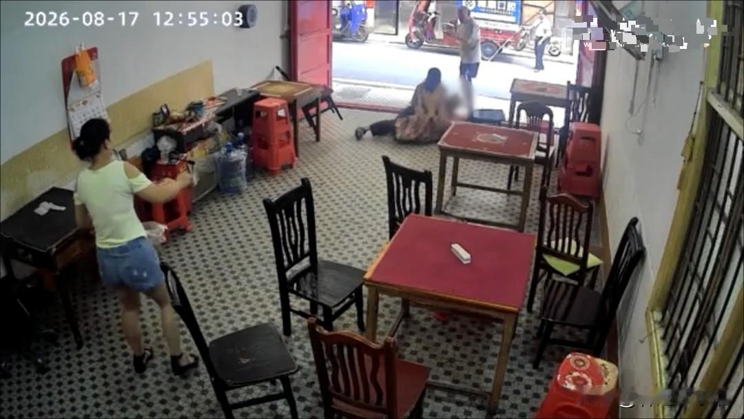 老人店内突发离世，家属索赔后退还1.9万公开道歉
 
湖南衡阳祁东县，发生一起引