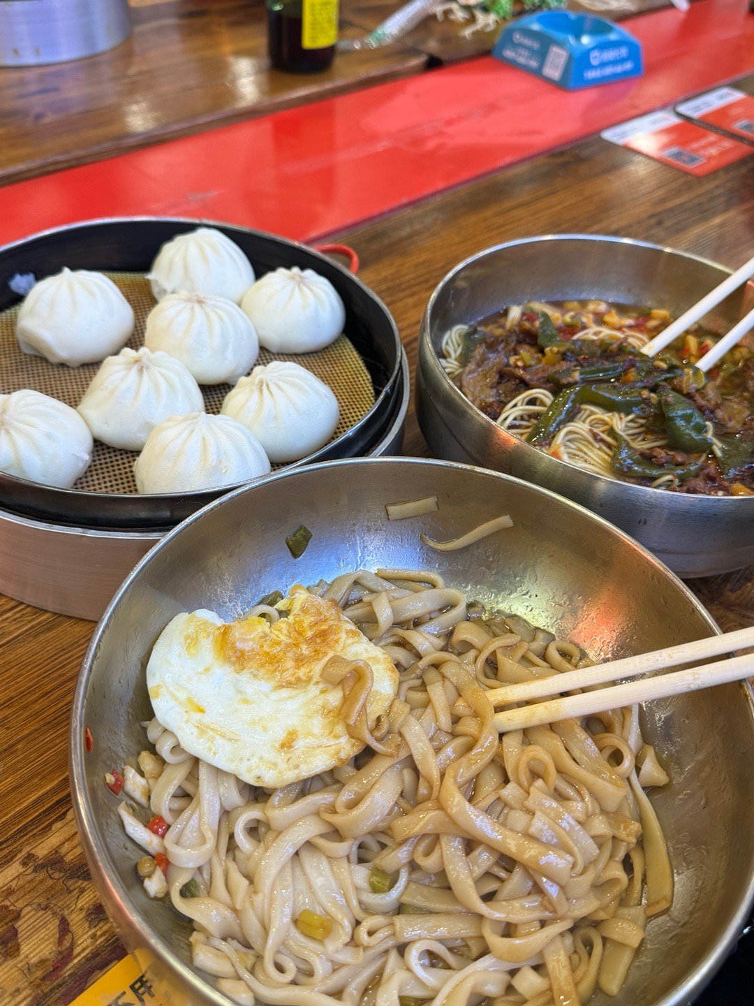 通宵的人先eat早餐 