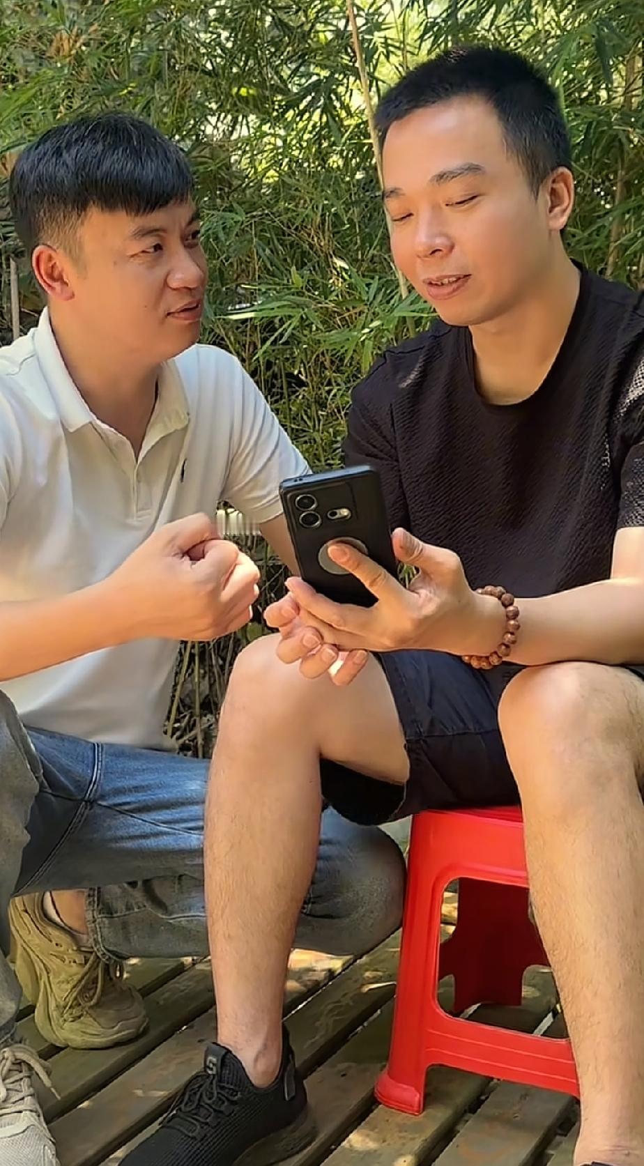 达文西在网上刷到一张小朋友的照片，孩子留着短发，头上是金箍造型，酷似孙悟空，看上