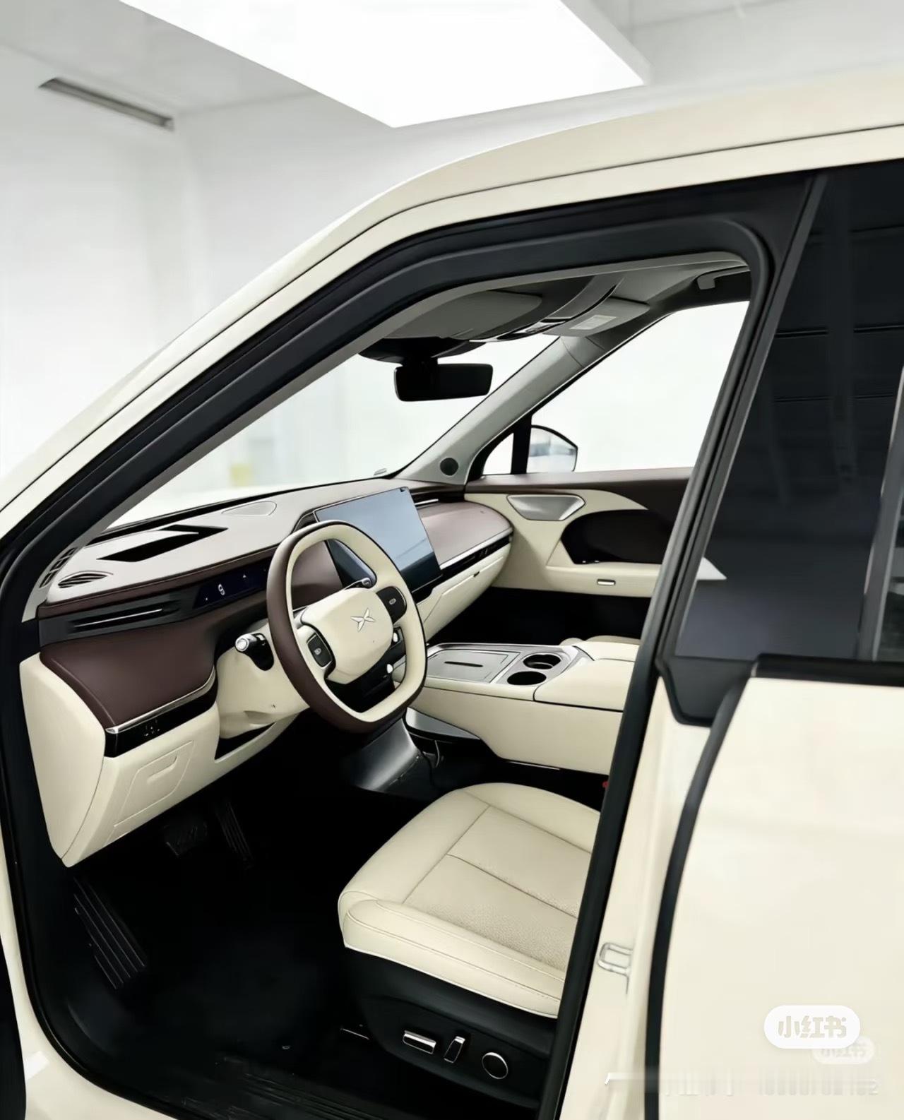 这个内饰看起来就好多了 