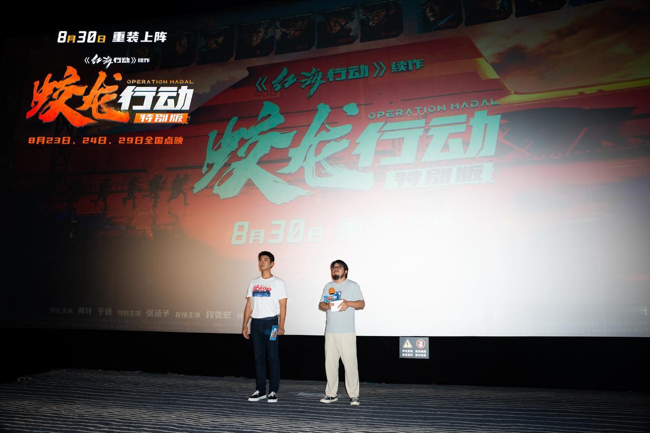 当深海的幽蓝吞噬最后一丝光亮，一群身着特战服的身影正撕开黑暗 —— 这不是虚构的