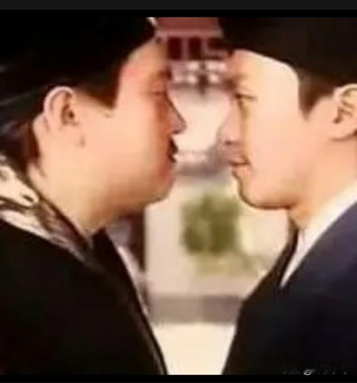 山行遇景偶得一上联，怎么对才更好？
上联:山山水水，水映青山山映水。
下联:？