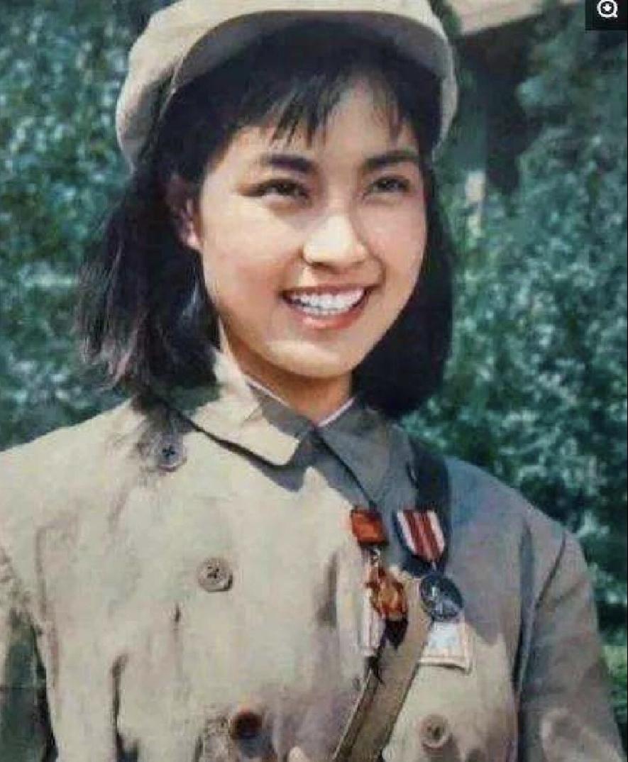 你喜欢刘晓庆的哪些作品有很多，但是这两个电影印象深刻，有80年代的电影《小花》还