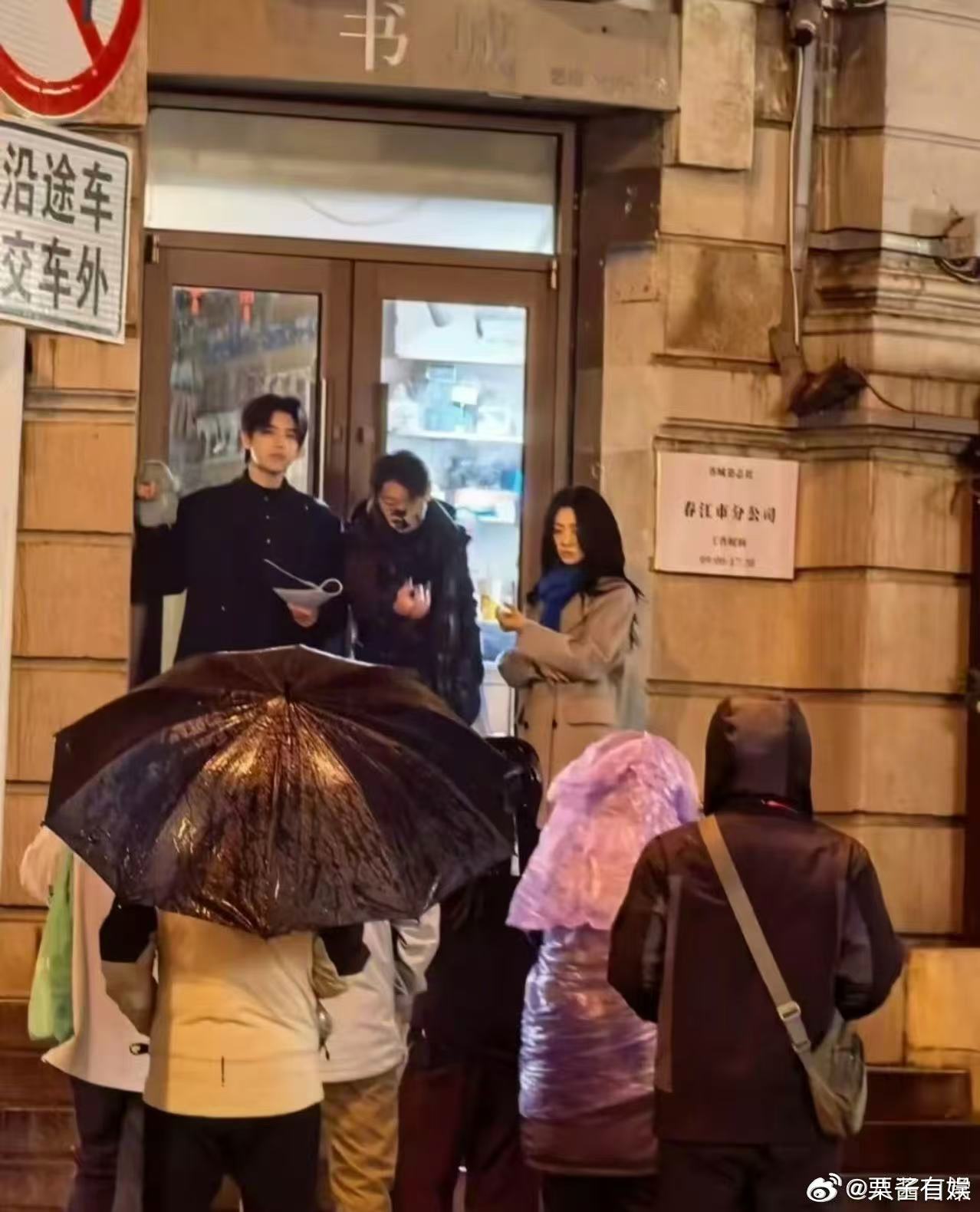 陈飞宇王影璐见春天首个路透陈飞宇王影璐见春天造型路透陈飞宇王影璐见春天造型路透，