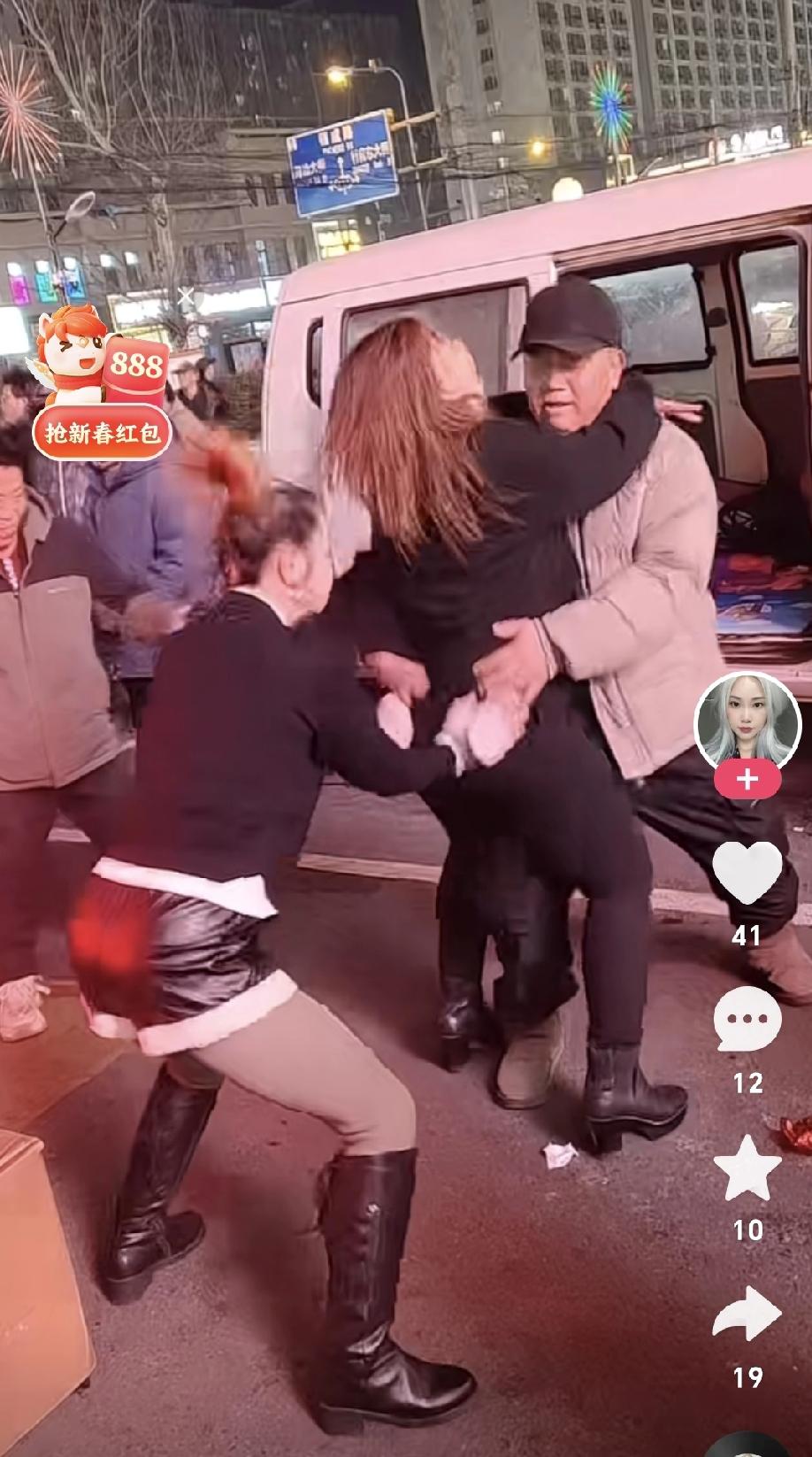 回顾这些年的快手被罚，不得不为快手的“坚韧不拔”而感叹，先后9次被相关部门处罚，