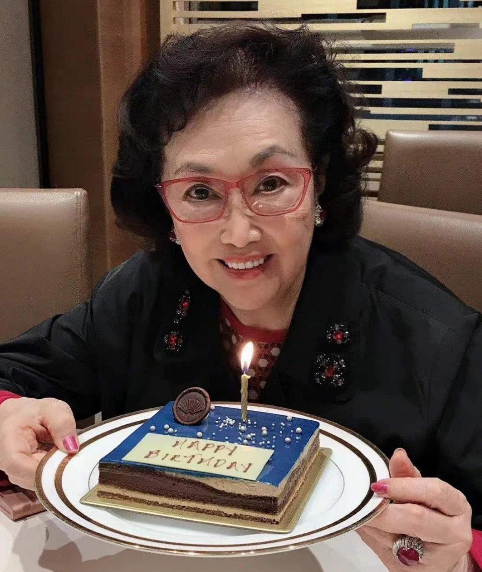 据港媒报道，传奇影星葛兰于8月3日下午安详离世，享年93岁。

葛兰出生于193