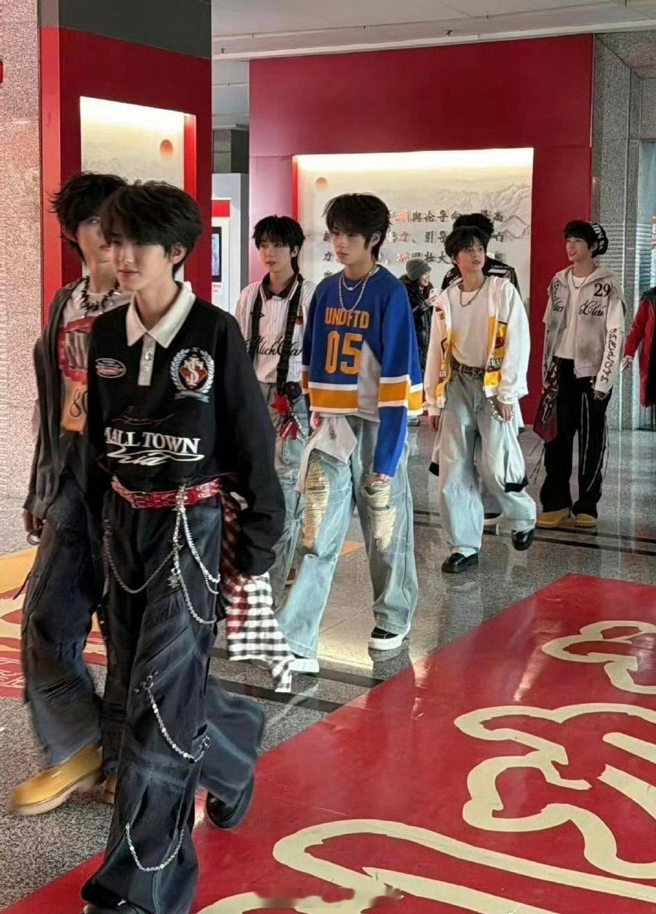 TF四代川渝春晚录制，你期待谁？网传名单：王橹杰 杨博文 张桂源 陈奕恒 左奇函