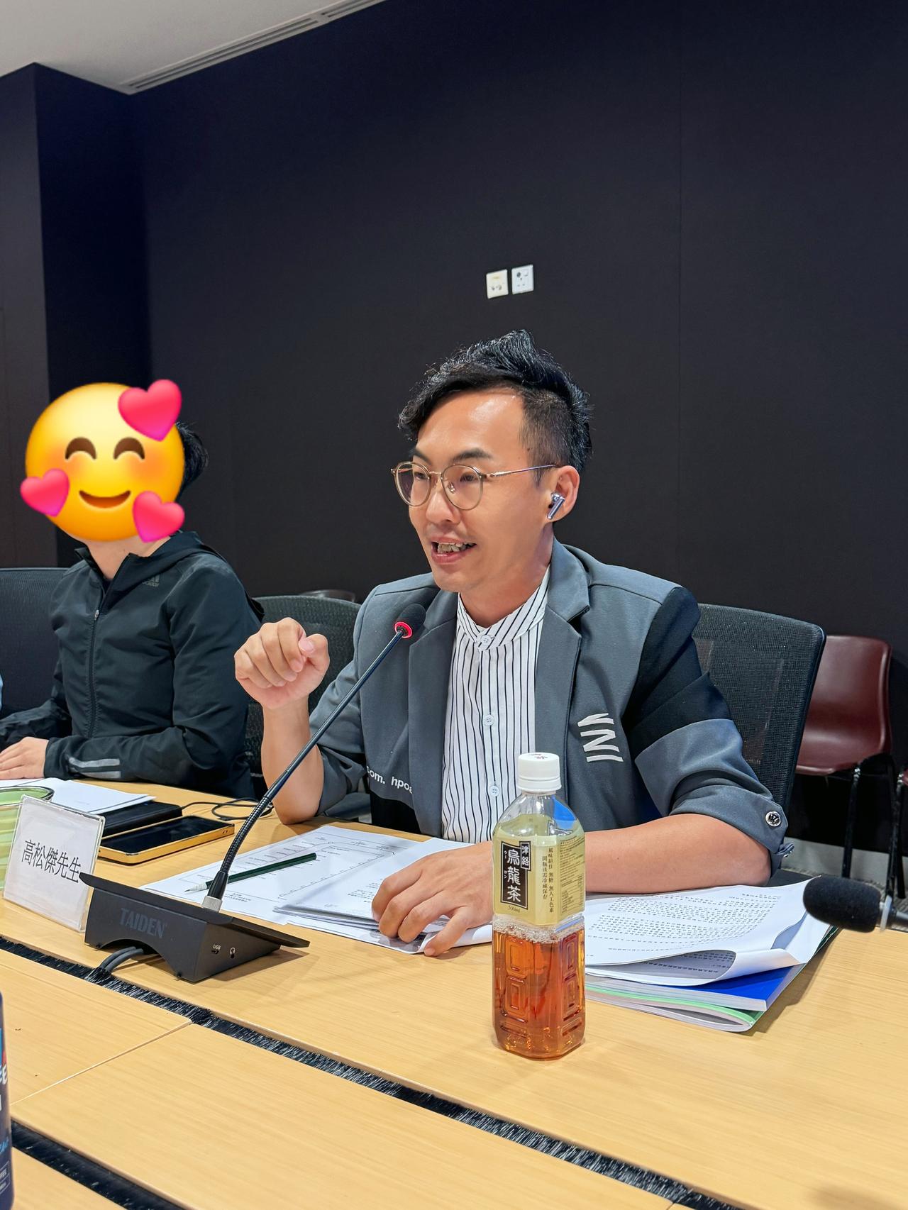 扎根社区履职｜高Sir出席九龙城区议会委员会会议 为民发声办实事✨
 
今日下午