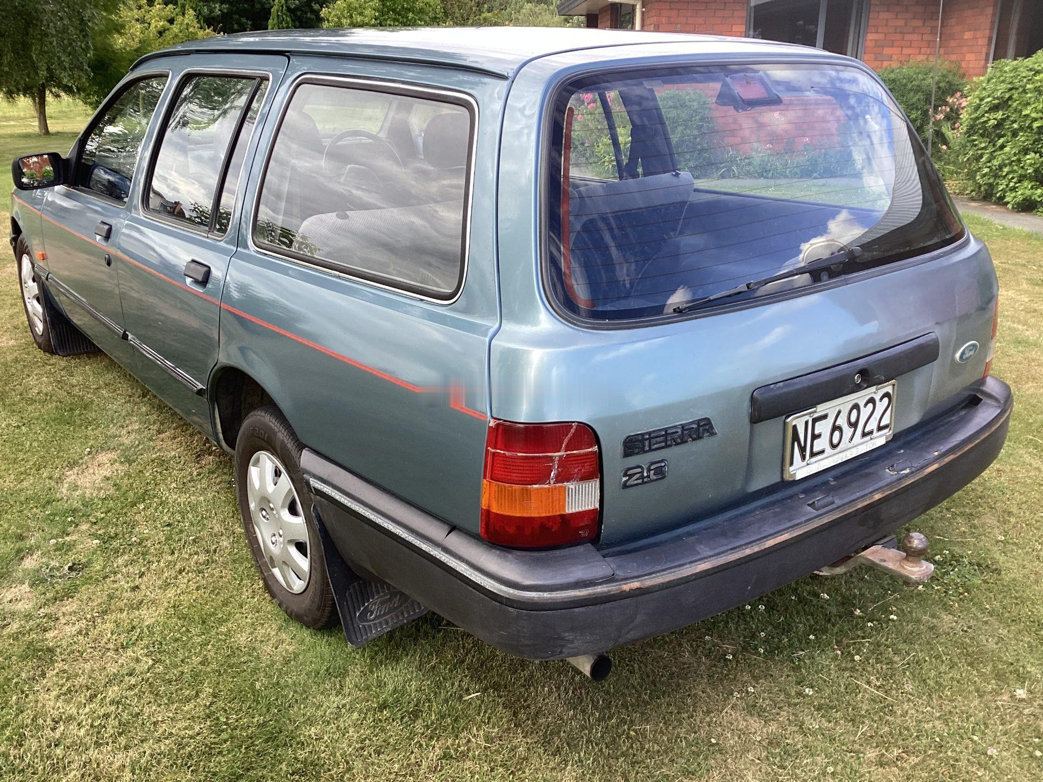 福特塞拉，这是个少见的瓦罐，当年三厢版在帝都跑出租，保有量可不少，但是如今认识这