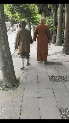 看到这个视频，你还信佛吗？还相信和尚不喝酒不吃肉吗？