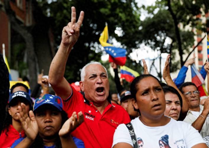 现场大打出手！委内瑞拉爆发大示威，民众怒吼：我们已经忍了四年
-
4月9日的加拉