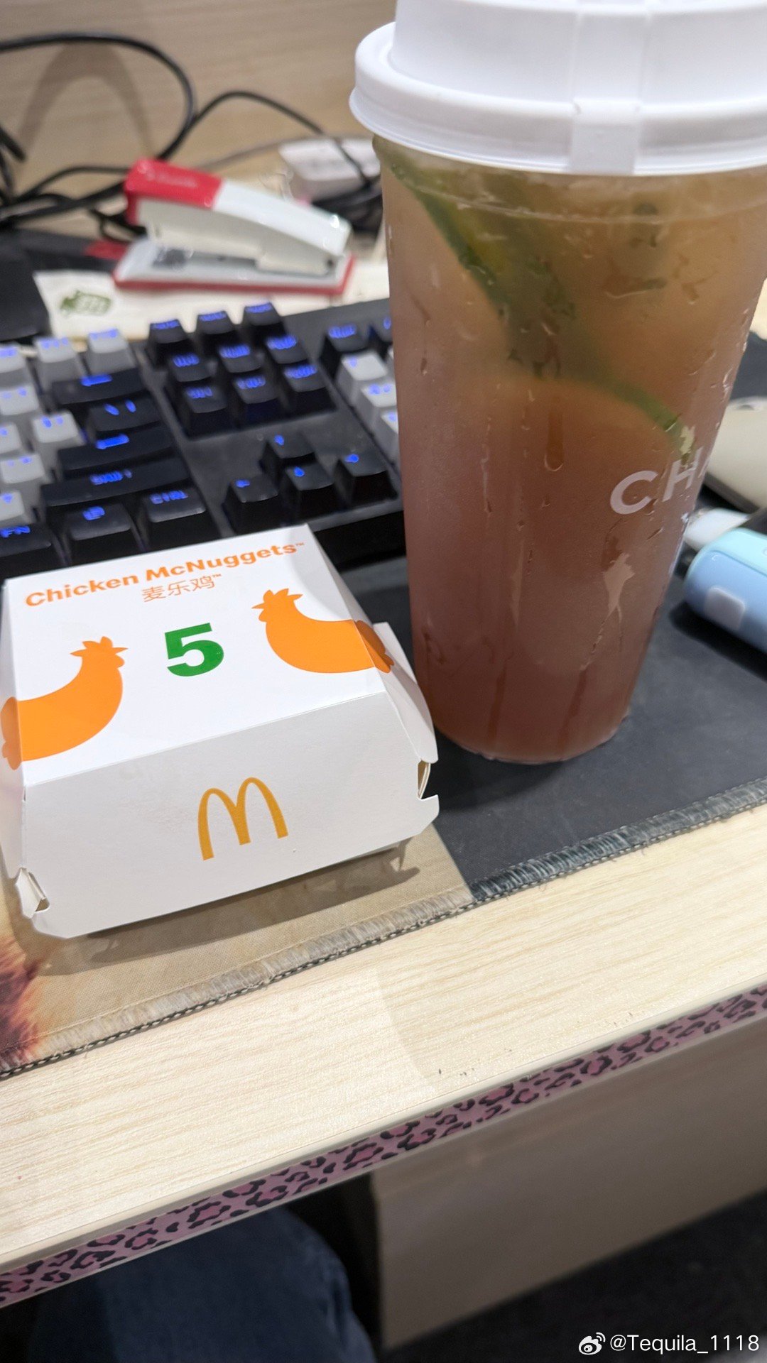 麦麦配茶姬。 