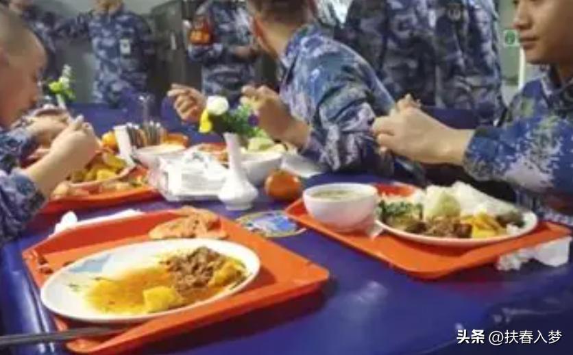都说航母是吞金兽，那么到底有多夸张？就拿山东舰来说，每天光猪肉，就得24头摆上流