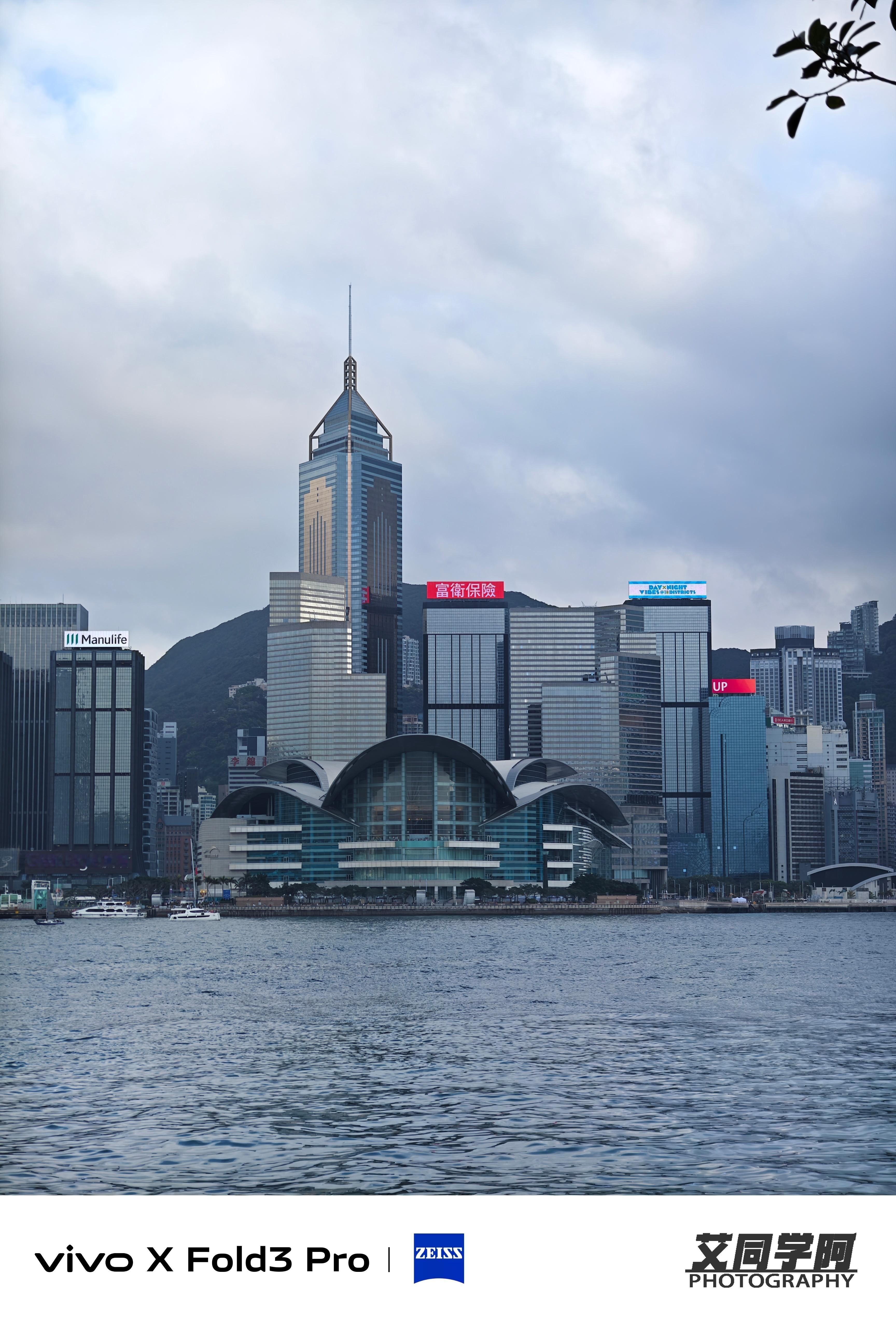#五一出游可以只带一部折叠屏吗# 我的回答：可以！现在折叠屏的影像可能比有些直板