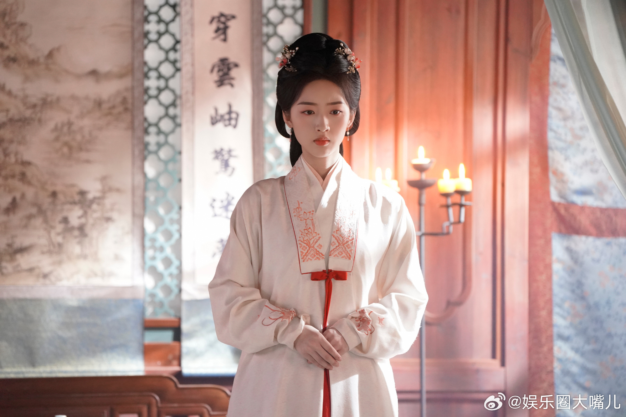 邓恩熙 傅庭芸人设获赞从锦衣玉食的傅九小姐，到泥沼之中奋力求生，傅庭芸完整的成长