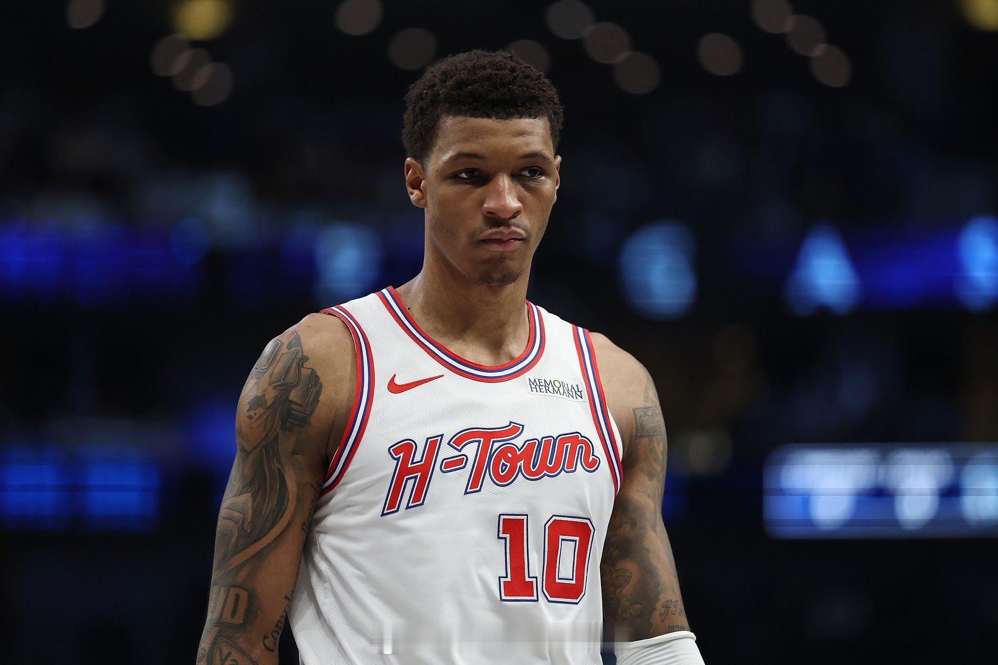 状态低迷！小贾一月份，场均13.6分7篮板1.2盖帽，投篮命中率38%，三分命中