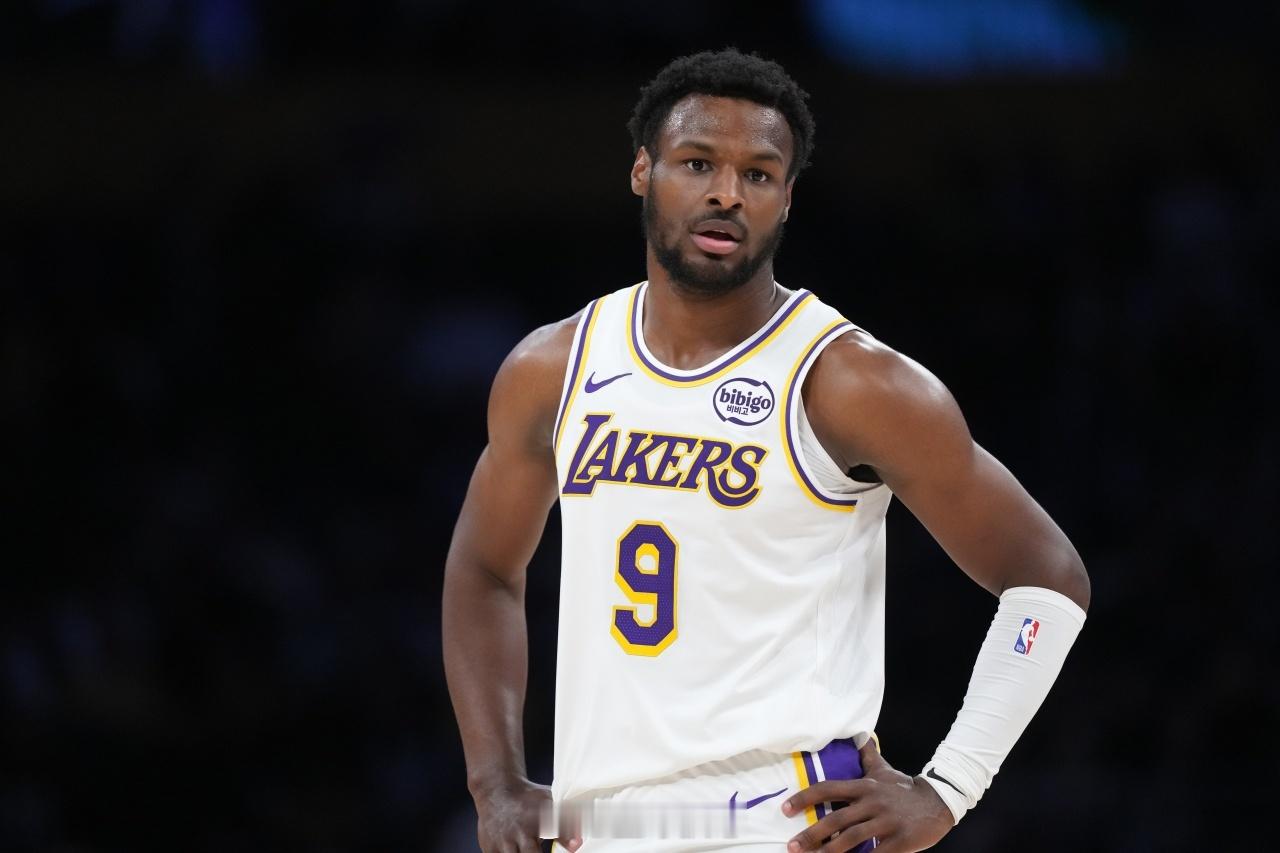阿里纳斯：布朗尼被选中后球衣销售额超5000万美元前NBA球员阿里纳斯在节目中谈