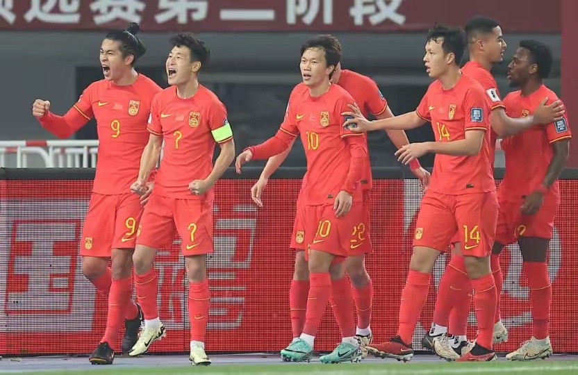 伊万点将！国足首发11人提前浮现：泰山4人挺起中轴线距离9月份开战的18强赛越来