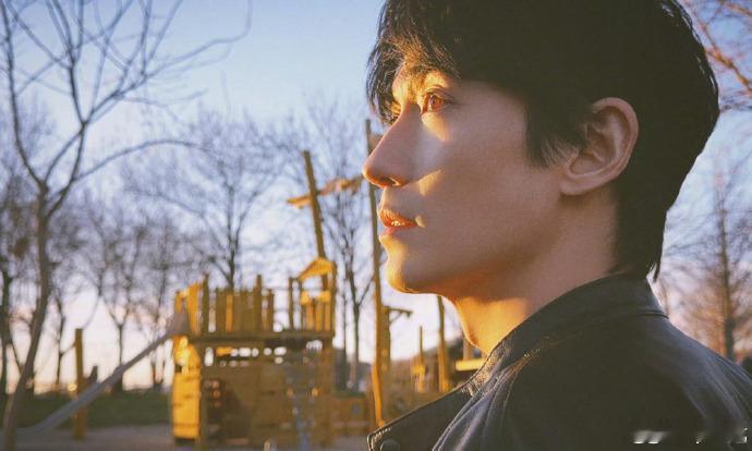 假天才黄凯真演员朱一龙 朱一龙把黄凯的堕落演成温水煮青蛙，明明全程上帝视角，却越