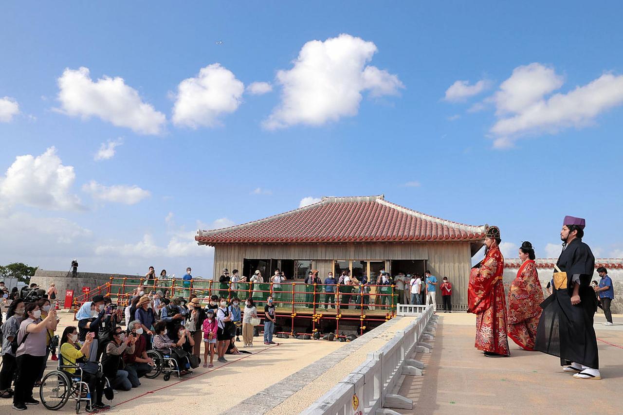 琉球群岛当年是中国的吗琉球群岛历史上曾存在独立的琉球王国，并长期与中国明清两朝保