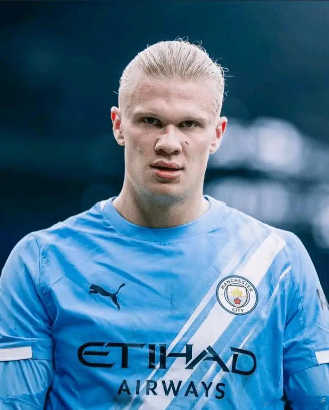 德天空：弗洛伦蒂诺正与哈兰德经纪人联系，他希望最早今夏签下他，总花费约5亿欧是个