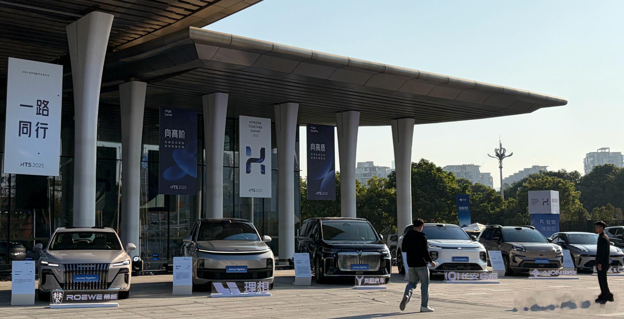 2025地平线技术生态大会 能做芯片、能做整体方案，编译器和算法也全是自己来。国