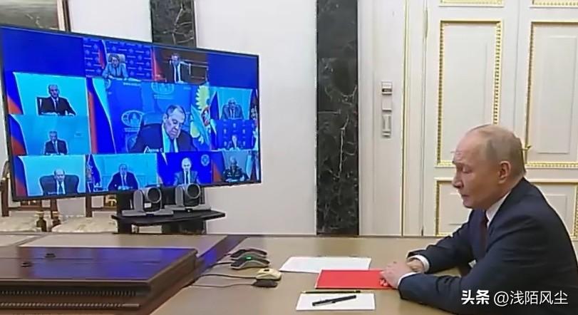 俄罗斯总统普京在俄罗斯安理会会议视频连线中声称，乌克兰危机是由美国政府和部分欧洲