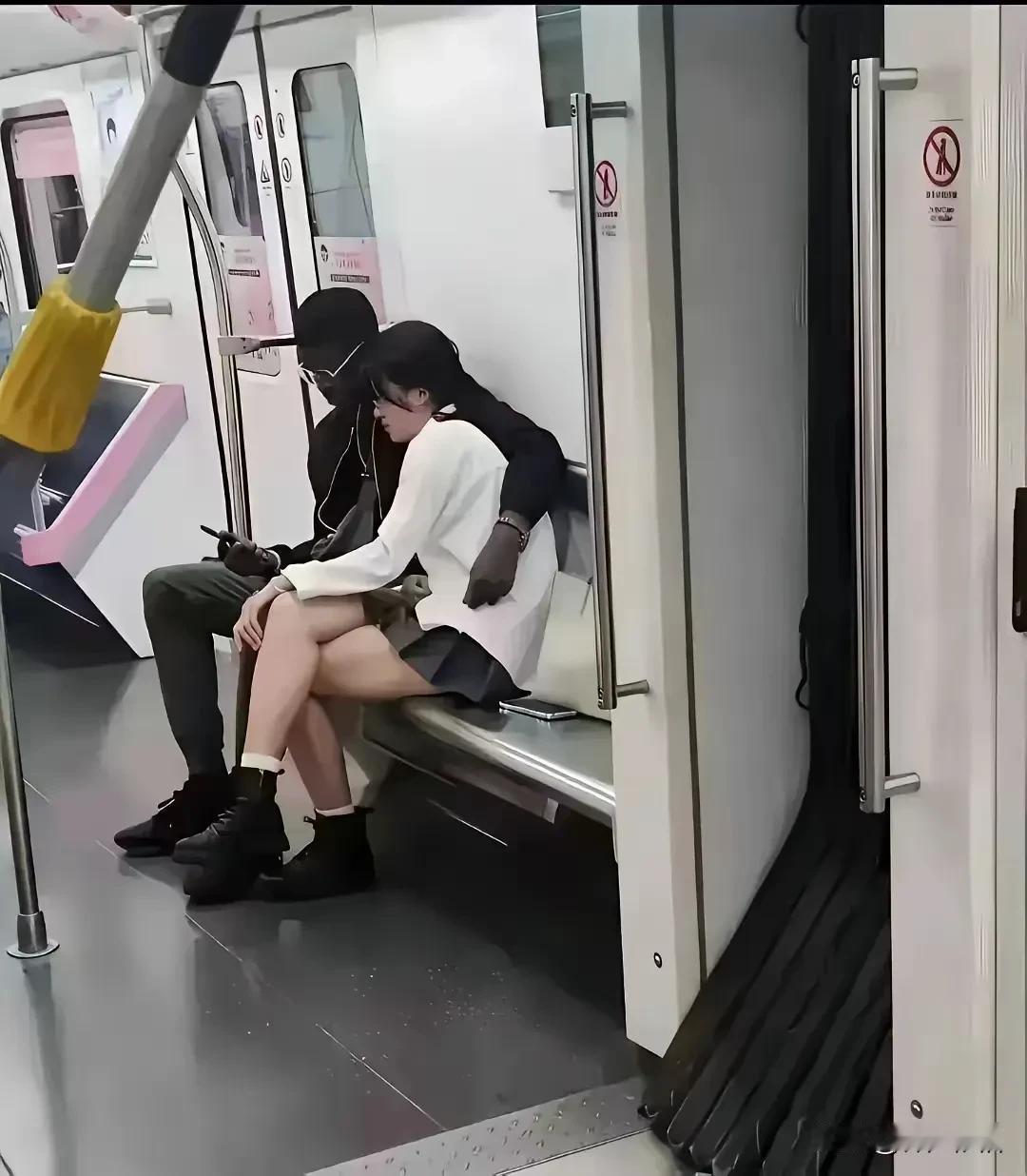 出卖我炎黄血脉的少数女士，你们乐意把自己靓丽的青春和雪白的肌肤被黑溜溜的外来物种